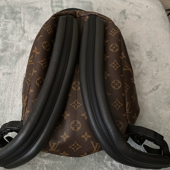 Louis Vuitton medium backpack - Picture 3 of 8